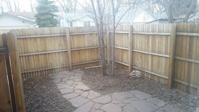 Building Photo - Great condo in Central Longmont!