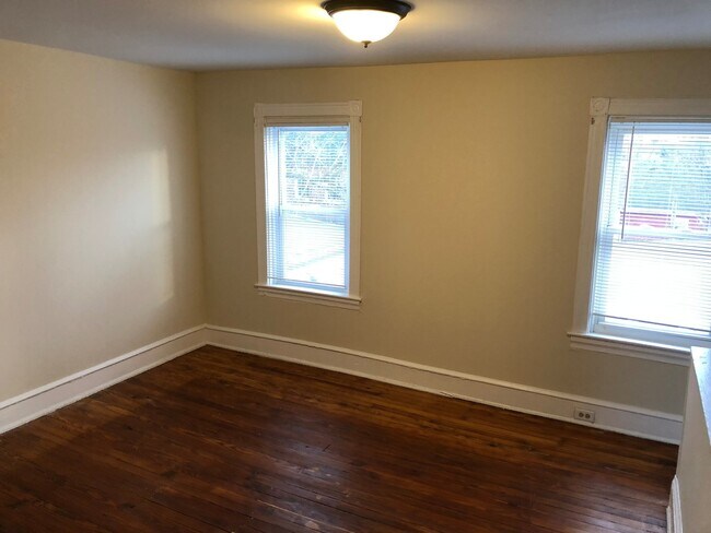 Building Photo - 654.5 Columbia Ave