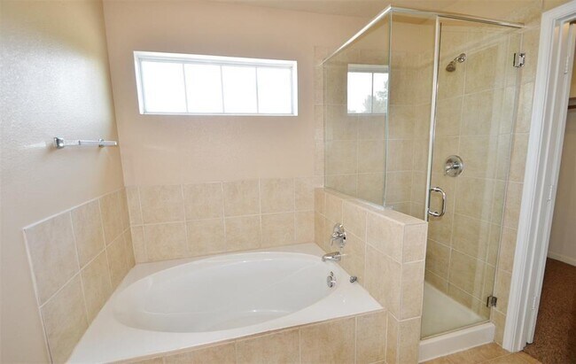 Building Photo - 5015 Willow Point Dr