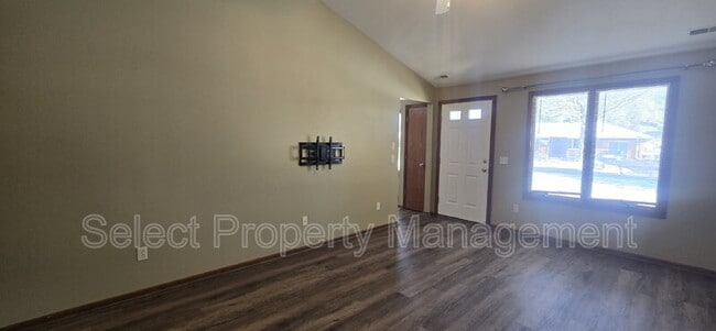 Building Photo - 5308 Gardenview Ave