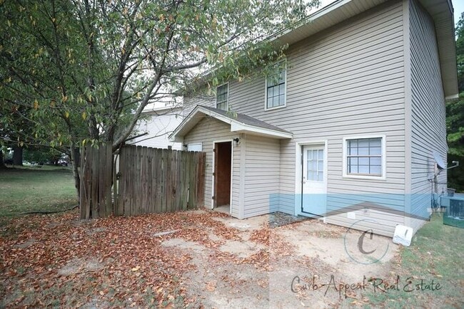 Building Photo - 2 bed, 1.5 bath apartment - $775 - HUD acc...