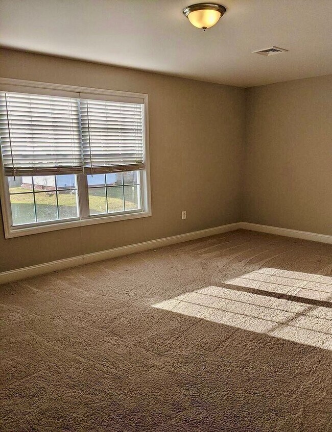 Building Photo - 254 Upland Ave