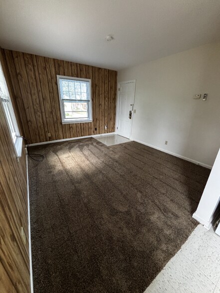 Building Photo - 142 N Riverview Dr