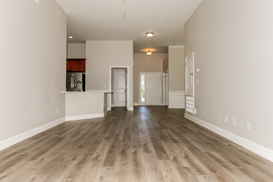 Building Photo - 4974 Summersun Dr