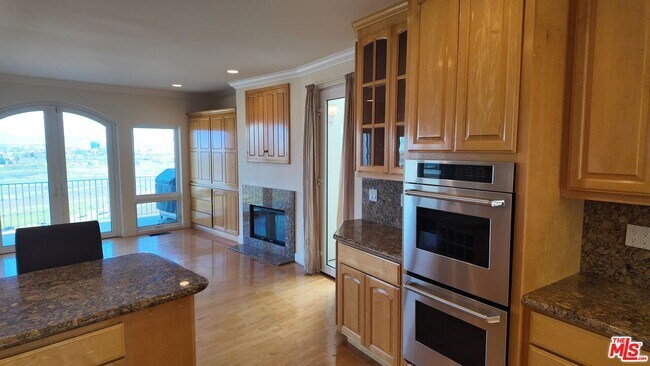 Building Photo - 8120 Billowvista Dr