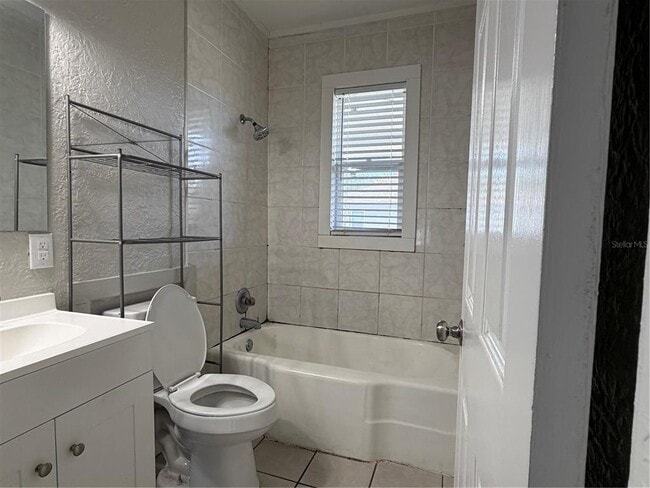 Building Photo - 1019 2nd St SE