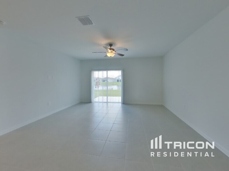 Building Photo - 5648 Gingham Dr