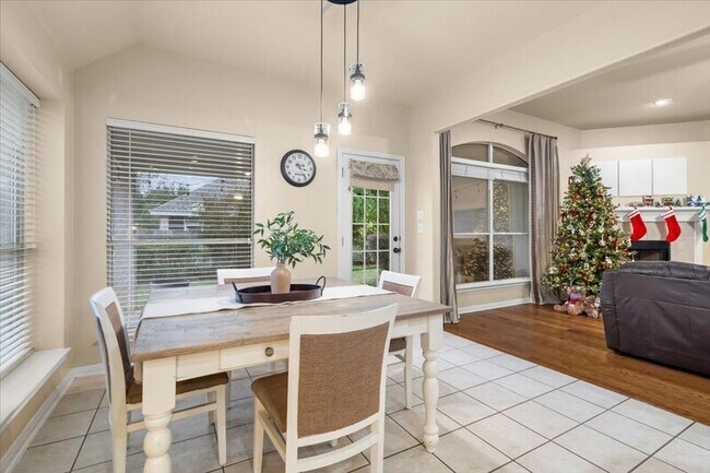 Building Photo - 920 Savanna Ln