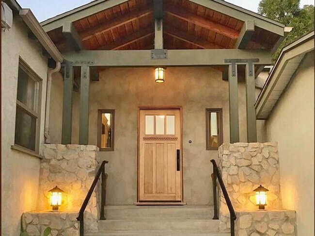 Building Photo - 3-Bedroom Home in Glendale's Foothills with RV Parking!