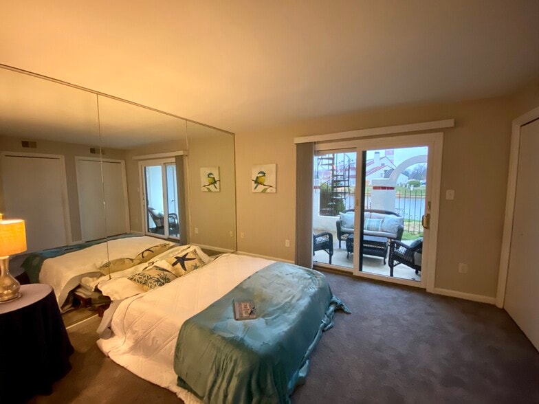 Building Photo - 26D Queen Anne Way