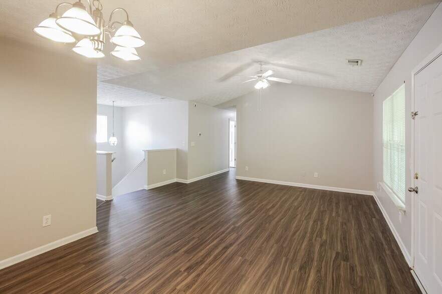 Building Photo - 40 Hunters Ridge Ct