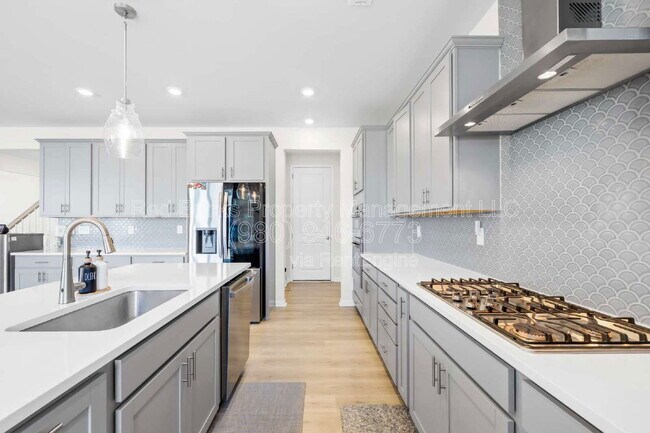 Building Photo - 104 Winterberry St