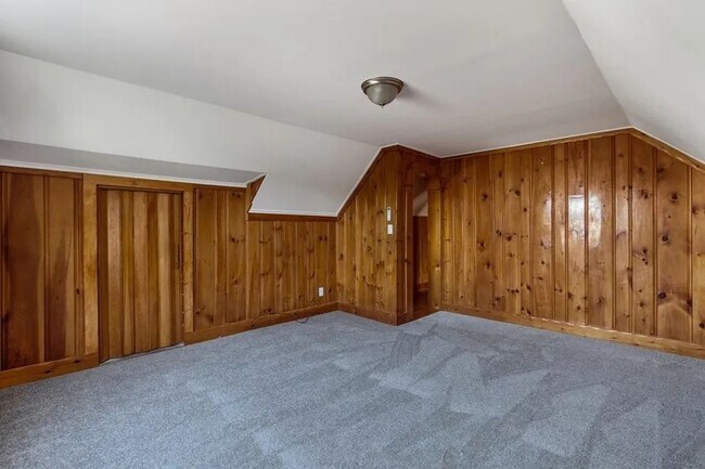 Building Photo - Sunny & Bright Updated 2 BA / 1 Ba Home in Dartmouth