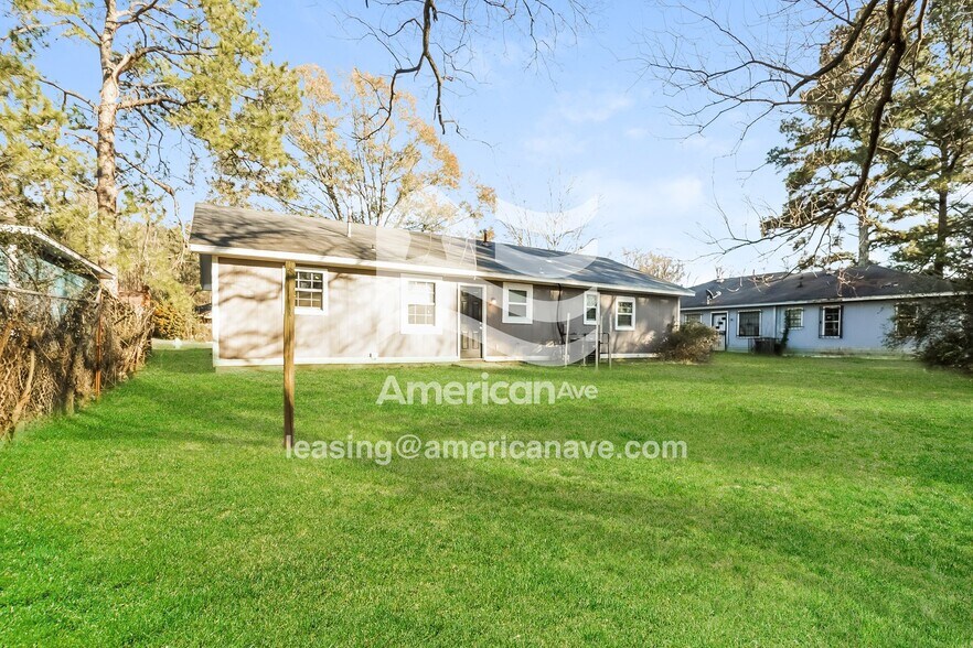 Building Photo - 2262 Forest Glen Dr