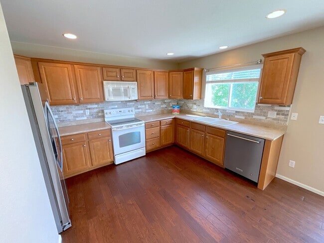 Building Photo - 3 Bedroom Home Available Near Barnes Rd & ...