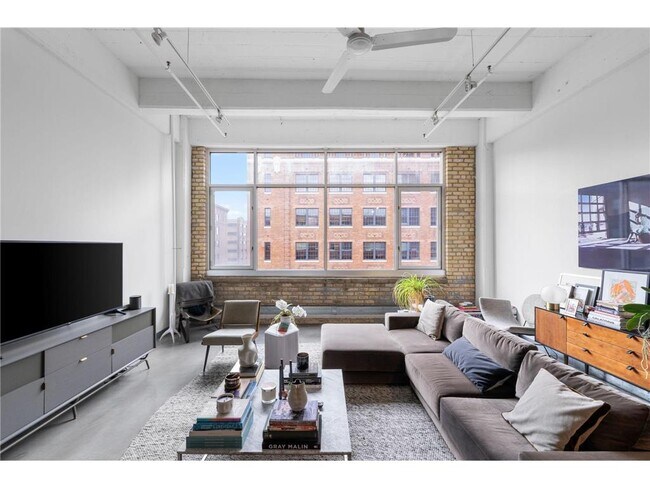 Building Photo - 700 N Washington Ave