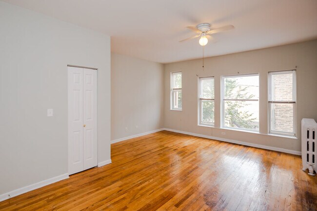 Building Photo - 429 E Oakwood Blvd