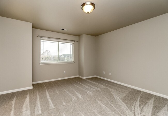 Building Photo - Beautiful Lacey Home with new paint and carpet in Popular Edgewater Community