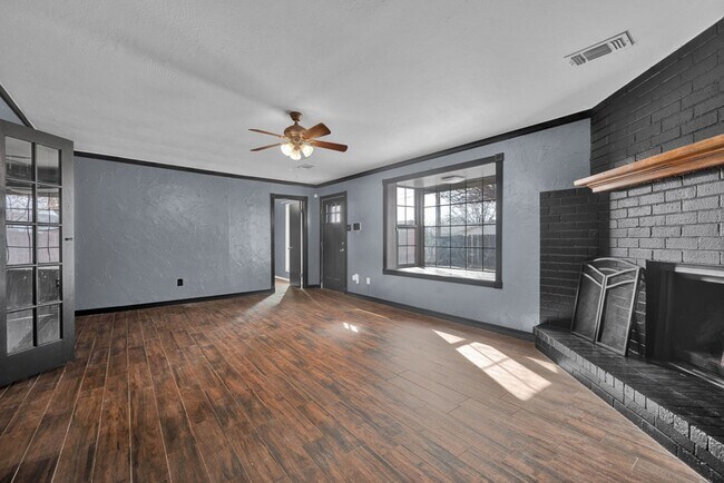 Building Photo - 2918 S Dallas St