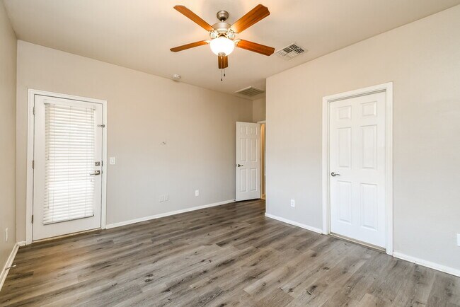 Building Photo - 7205 W Jones Ave