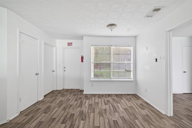 Building Photo - 8203 Lone Quail Dr