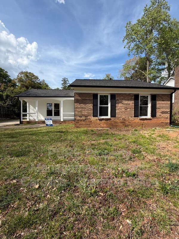 Building Photo - 1712 Blandford Dr