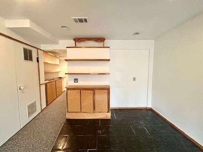 Building Photo - 9 Long Green Ct