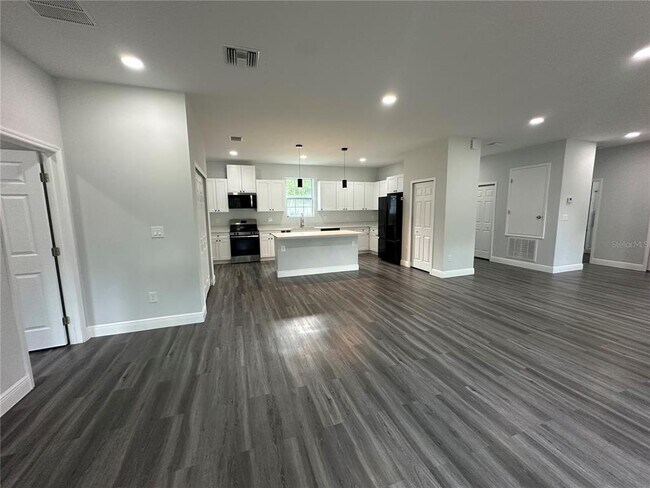 Building Photo - 18115 Cedarhurst Rd