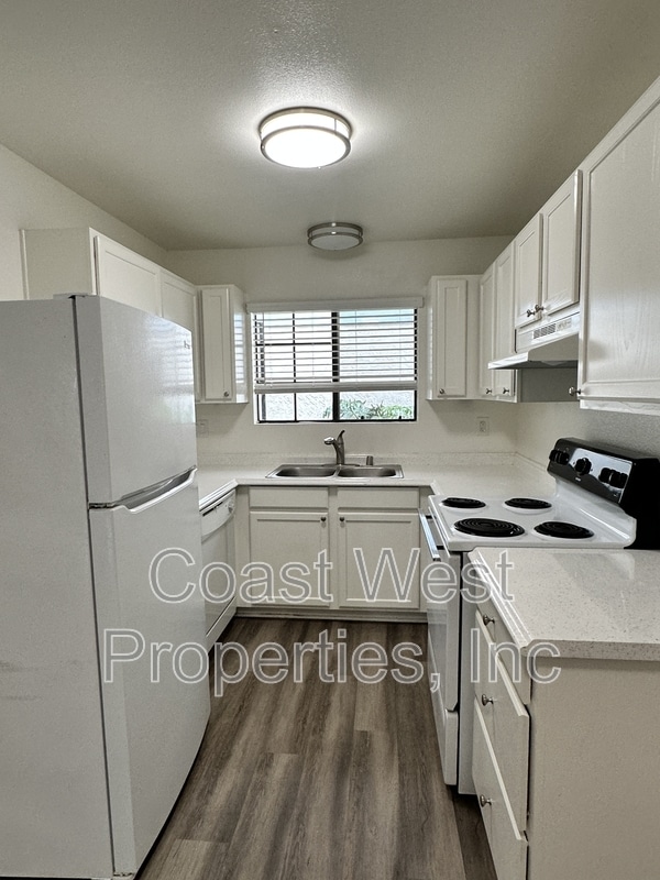 Building Photo - 382 Acacia Ave