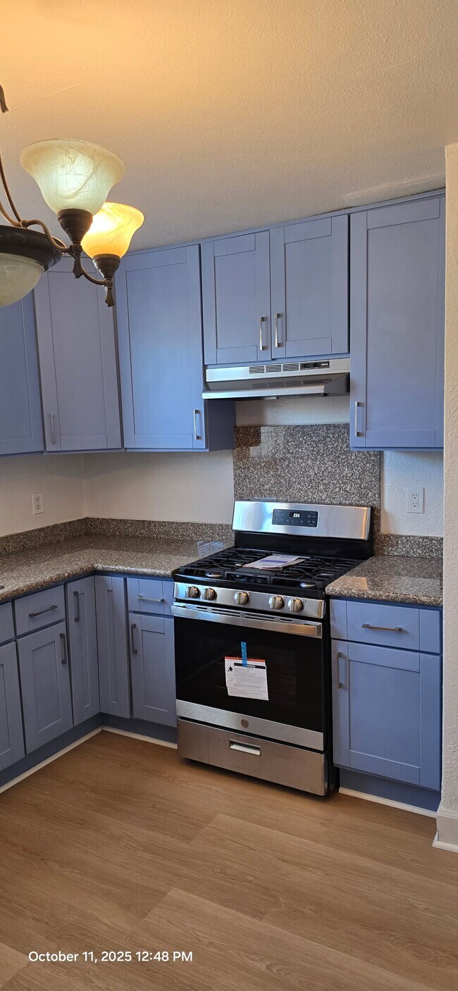 New Kitchen stove - 437 W 9th St