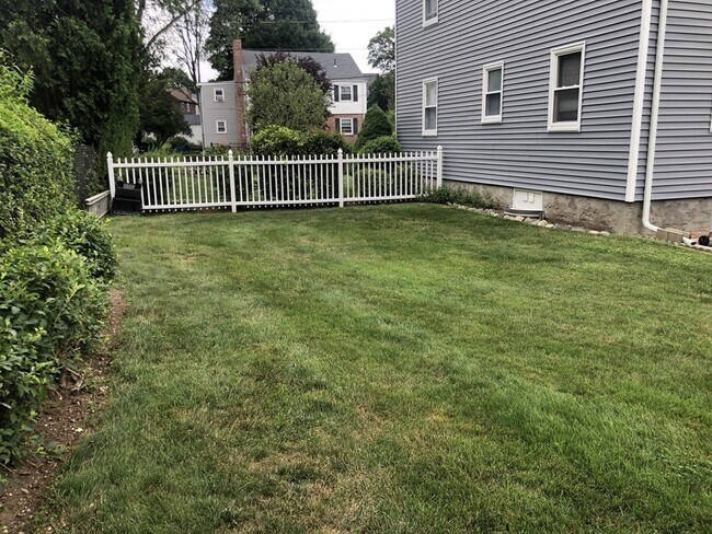 Building Photo - 17 Hatfield Rd