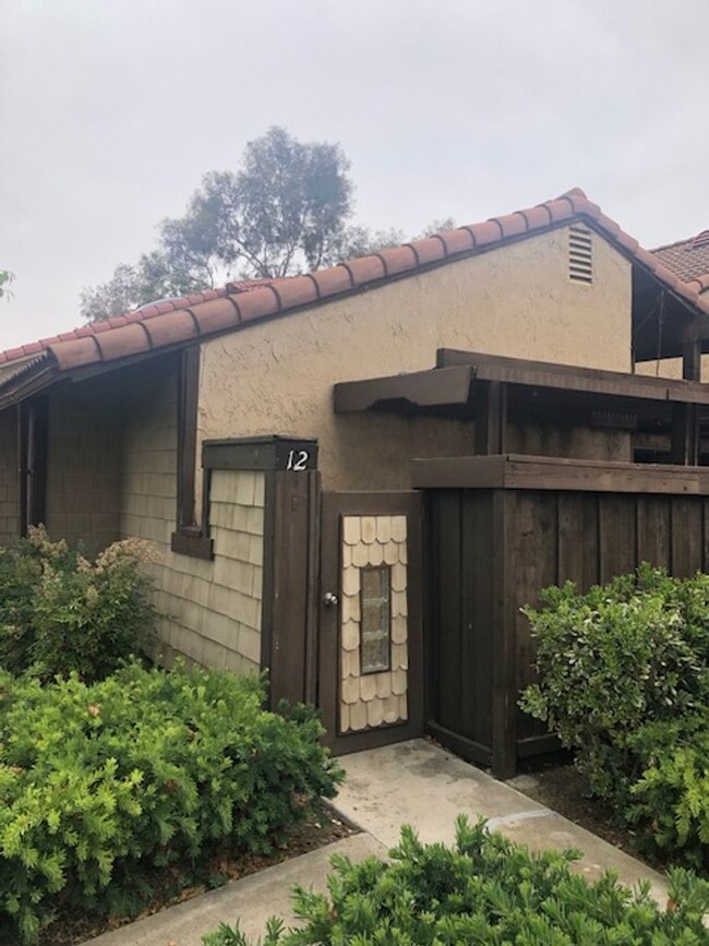 Building Photo - Beautifully Updated 3 Bed/2 Bath Single Fa...