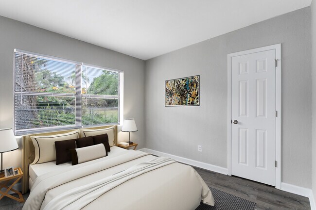 Building Photo - 1511 E Kaley St