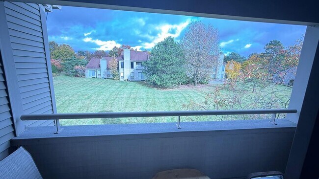 Building Photo - 735 Hamilton Ct