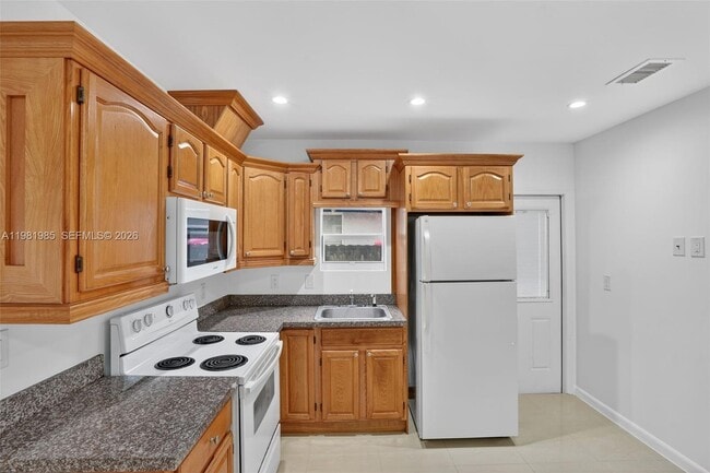 Building Photo - 6761 SW 13th Terrace