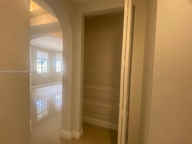 Building Photo - 1605 Passion Vine Cir