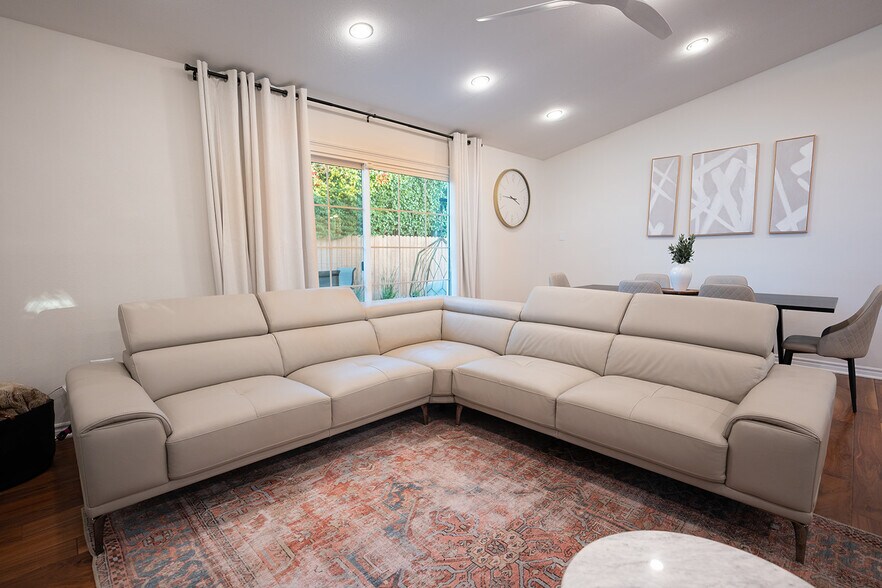 Living room - 9962 Pacific Ave