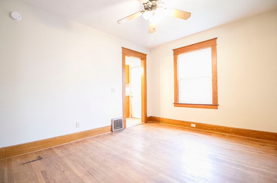 Building Photo - 4122 Fairview Dr