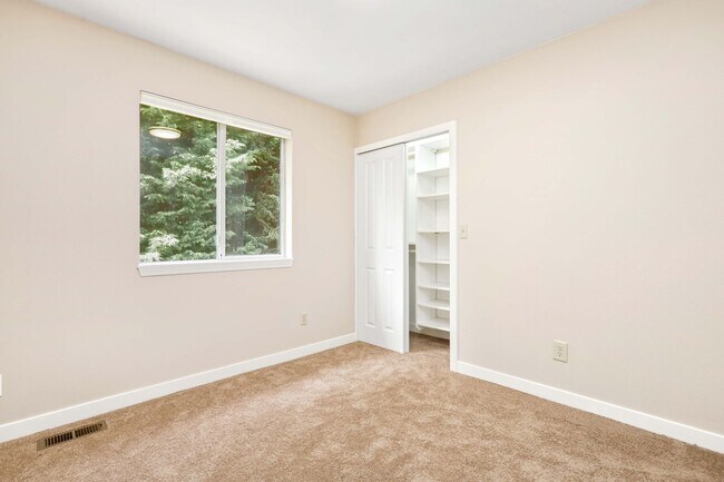 Building Photo - Beautiful Renovated Four Bedroom House for...