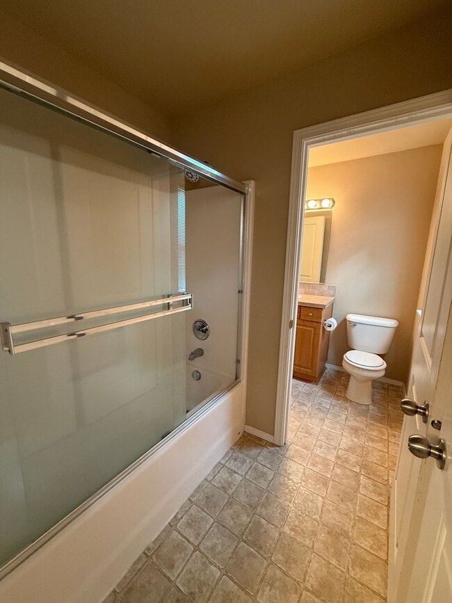 Building Photo - 2 Bed/1.5 Bath Townhome Near the Old Mill