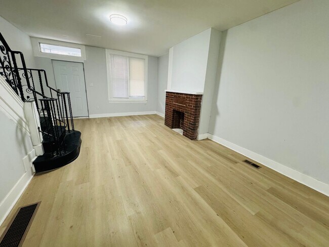 Building Photo - Remodeled 4bd/1.5 bath House with Rear yard!! SECTION 8 ONLY!!