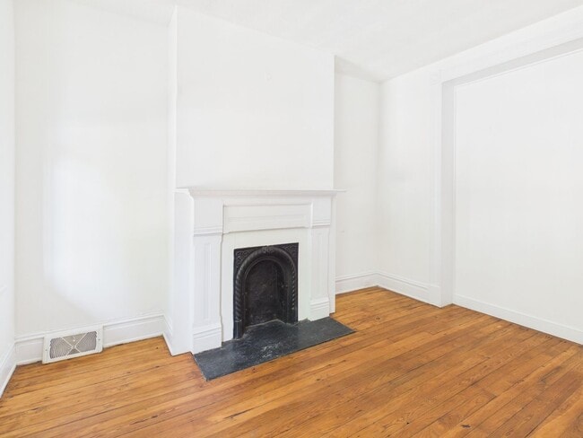 Building Photo - 2108 W Cary St