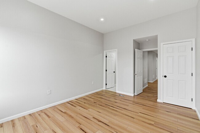 Building Photo - 2427 Ashland Ave