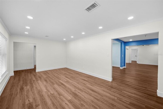 Building Photo - 402 Erie Ave
