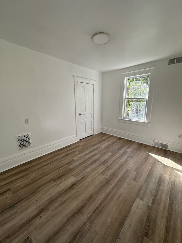Building Photo - 7211 Lemington Ave