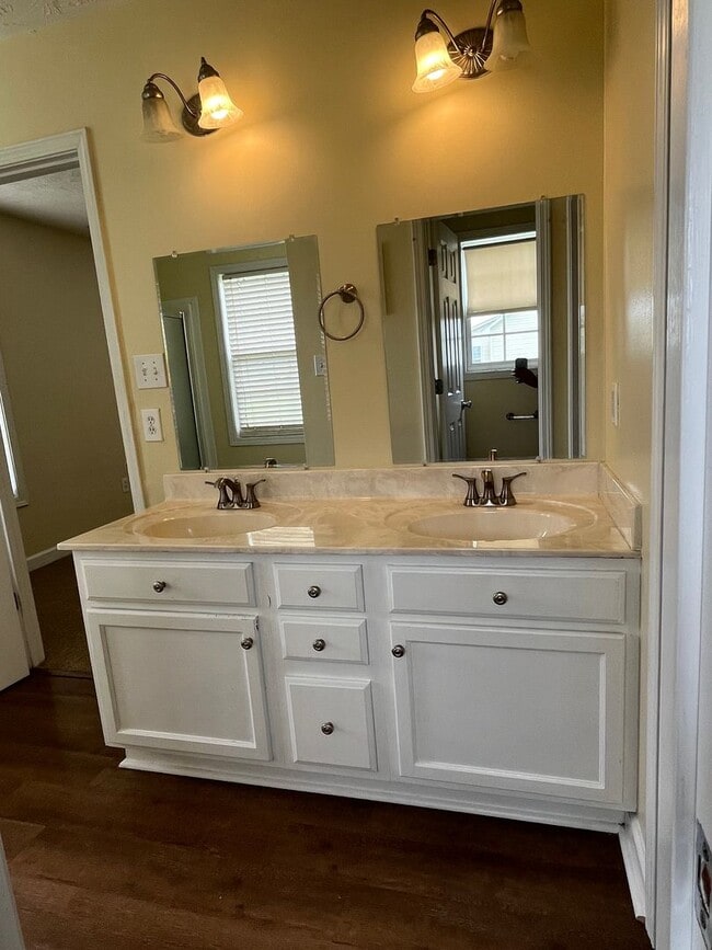 Building Photo - Very nice 4 bed/2 bath home in Raeford