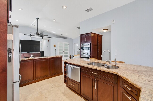 Building Photo - 7076 Middlebury Dr