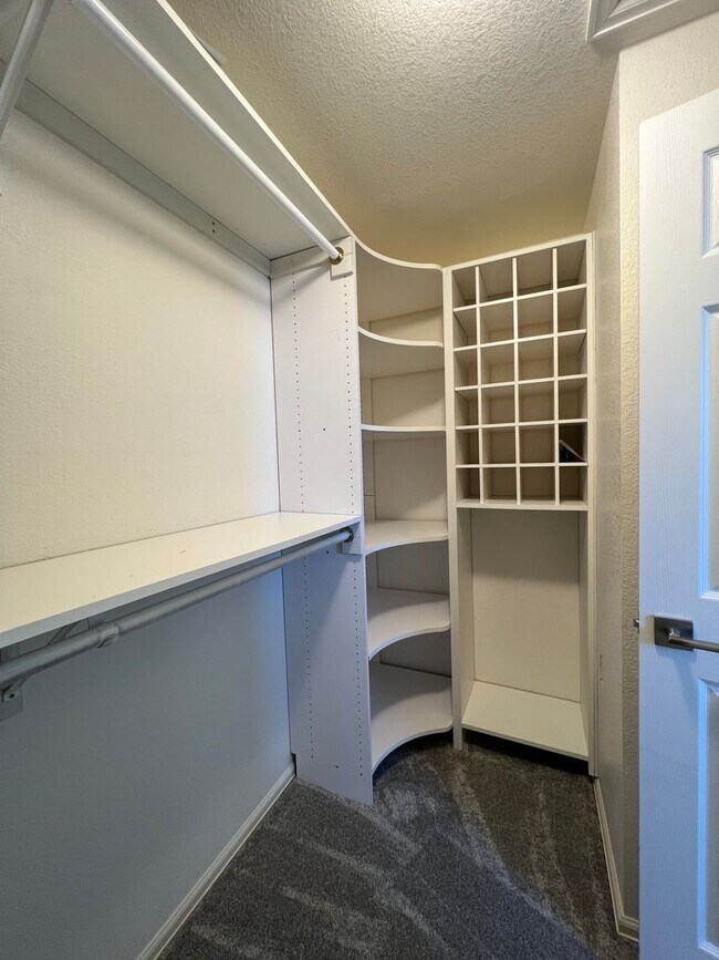 Building Photo - 4-Bedroom Gem in Erie: Modern Luxury, Ideal Space! Available March