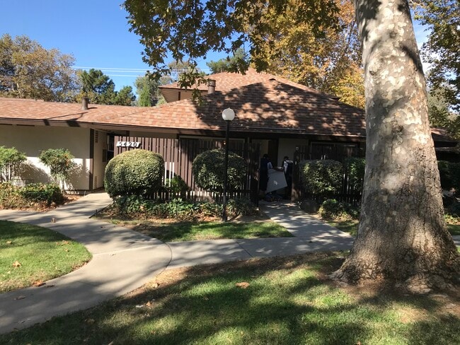 Primary Photo - 5420 Roundtree Ct