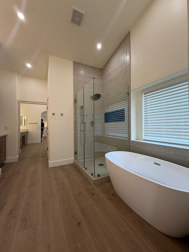 Building Photo - 2741 E Quiet Hollow Ln